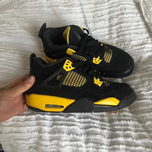 Jordan 4 thunders - Picture 2 of 4